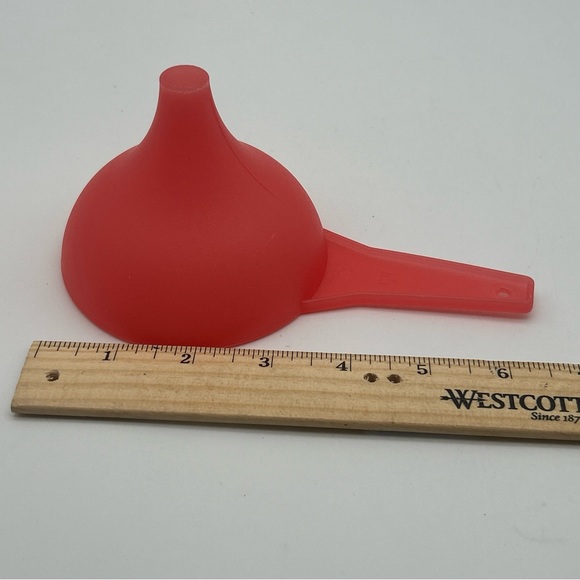 Tupperware Large Funnel Fill Oil Bottles Shakers Make Rice Mold Kiss Pink Retro - Picture 8 of 9